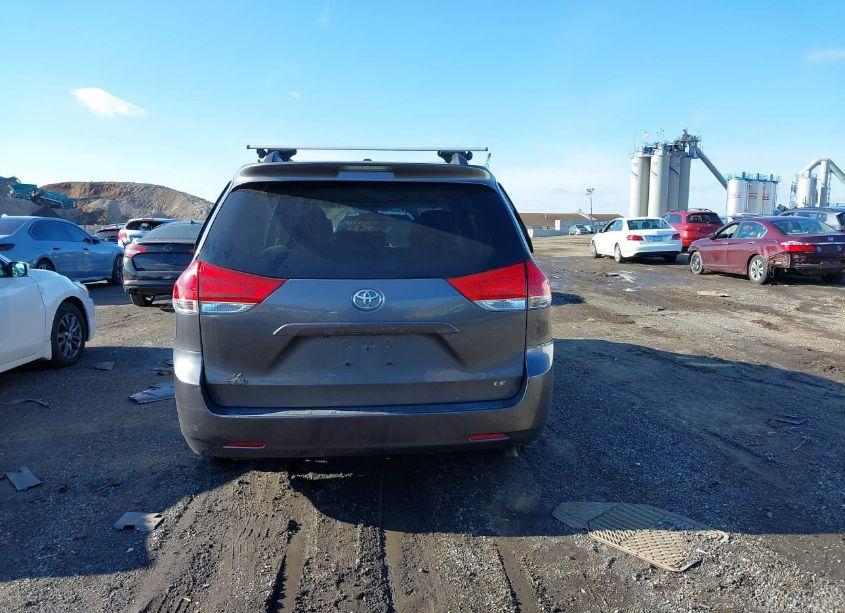 Photo 17 of 2014 Toyota Sienna LE V6 8 PASSENGER (VIN 5TDKK3DC6ES464679)