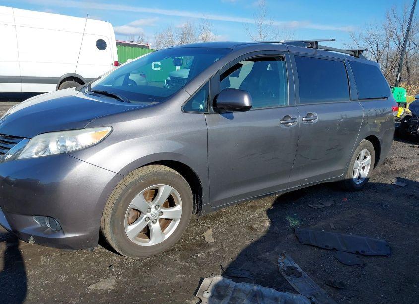 Photo 2 of 2014 Toyota Sienna LE V6 8 PASSENGER (VIN 5TDKK3DC6ES464679)