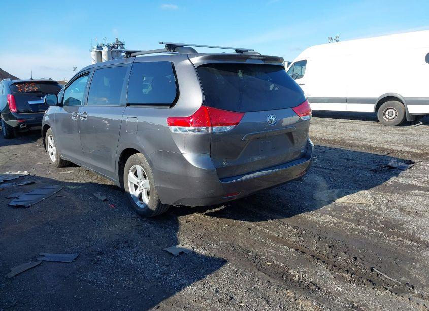 Photo 3 of 2014 Toyota Sienna LE V6 8 PASSENGER (VIN 5TDKK3DC6ES464679)