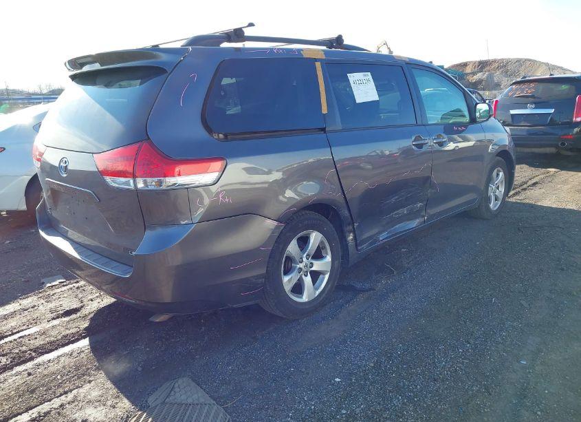 Photo 4 of 2014 Toyota Sienna LE V6 8 PASSENGER (VIN 5TDKK3DC6ES464679)