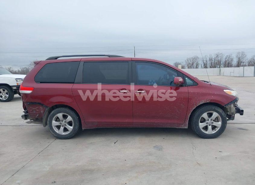 Photo 13 of 2014 Toyota Sienna LE V6 8 PASSENGER (VIN 5TDKK3DC6ES487962)