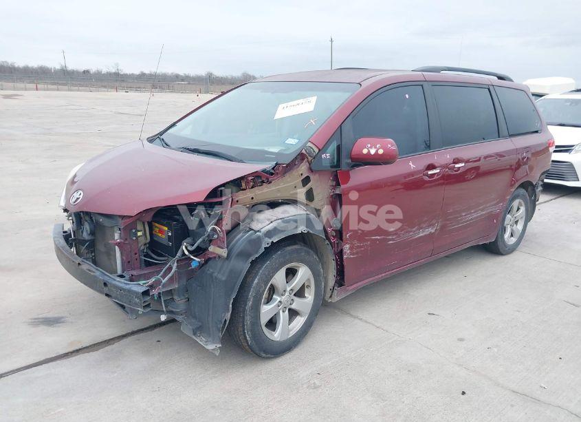 Photo 2 of 2014 Toyota Sienna LE V6 8 PASSENGER (VIN 5TDKK3DC6ES487962)