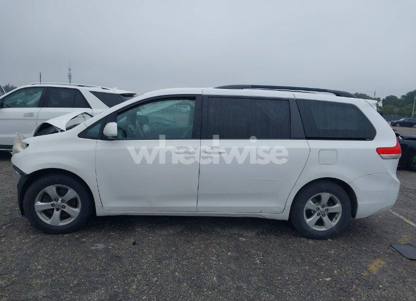 Photo 14 of 2014 Toyota Sienna LE V6 8 PASSENGER (VIN 5TDKK3DC6ES495673)