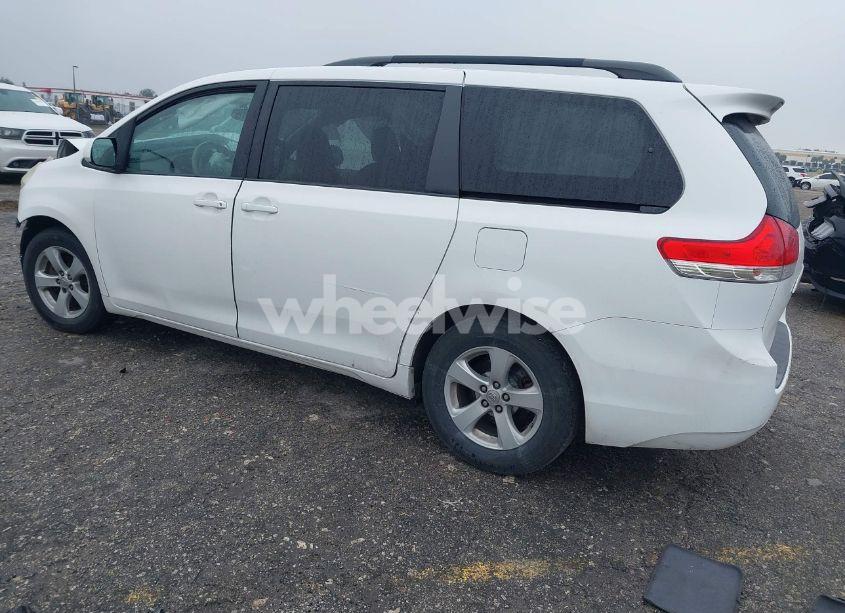 Photo 3 of 2014 Toyota Sienna LE V6 8 PASSENGER (VIN 5TDKK3DC6ES495673)