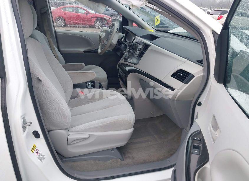 Photo 5 of 2014 Toyota Sienna LE V6 8 PASSENGER (VIN 5TDKK3DC6ES495673)
