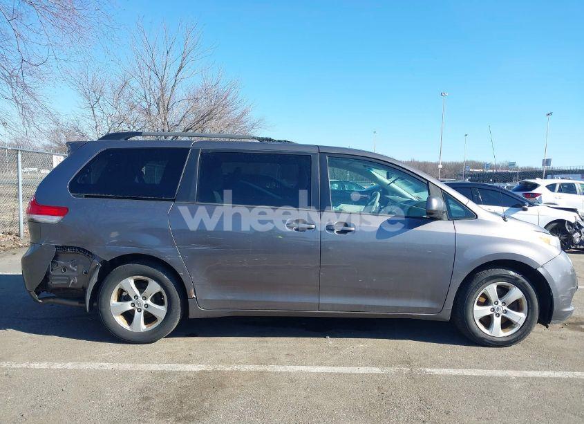 Photo 13 of 2014 Toyota Sienna LE V6 8 PASSENGER (VIN 5TDKK3DC6ES516943)