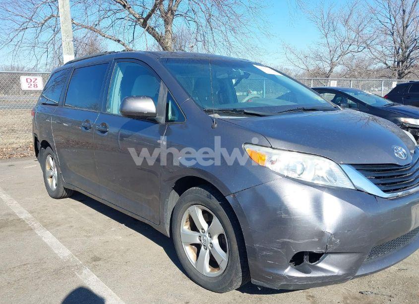 Photo 17 of 2014 Toyota Sienna LE V6 8 PASSENGER (VIN 5TDKK3DC6ES516943)