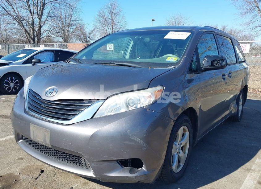 Photo 2 of 2014 Toyota Sienna LE V6 8 PASSENGER (VIN 5TDKK3DC6ES516943)