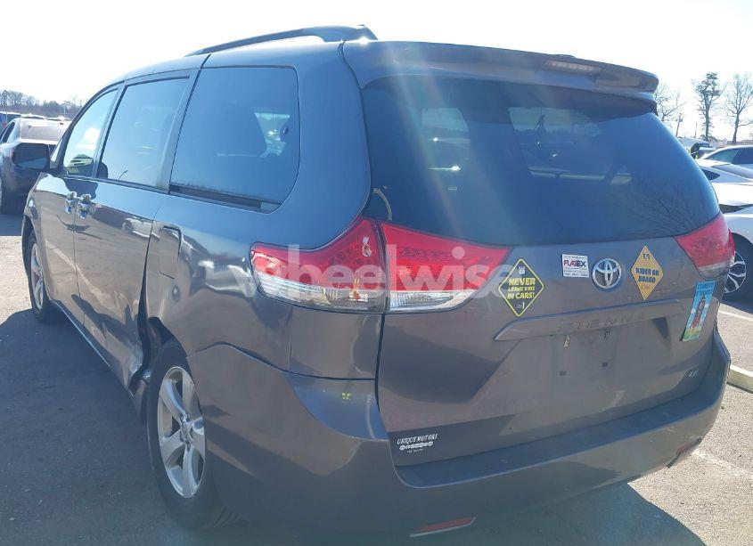 Photo 3 of 2014 Toyota Sienna LE V6 8 PASSENGER (VIN 5TDKK3DC6ES516943)