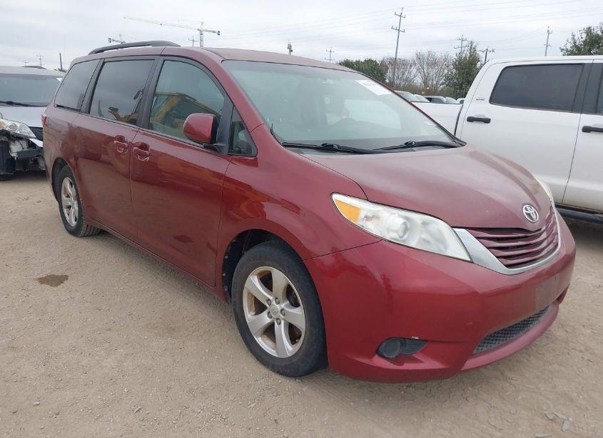 2015 Toyota Sienna LE 8 PASSENGER (VIN 5TDKK3DC6FS575881) main photo