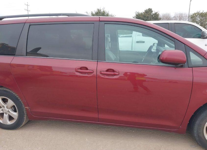 Photo 12 of 2015 Toyota Sienna LE 8 PASSENGER (VIN 5TDKK3DC6FS575881)