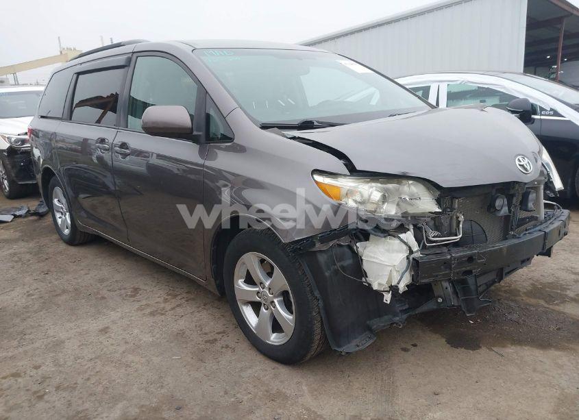 2015 Toyota Sienna LE 8 PASSENGER (VIN 5TDKK3DC6FS587755) main photo