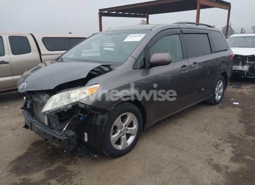 Photo 2 of 2015 Toyota Sienna LE 8 PASSENGER (VIN 5TDKK3DC6FS587755)