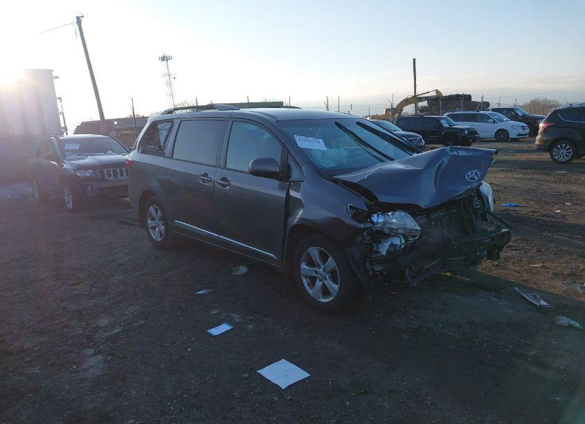 2015 Toyota Sienna LE 8 PASSENGER (VIN 5TDKK3DC6FS607437) main photo