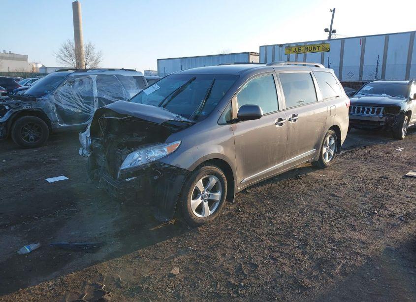 Photo 2 of 2015 Toyota Sienna LE 8 PASSENGER (VIN 5TDKK3DC6FS607437)