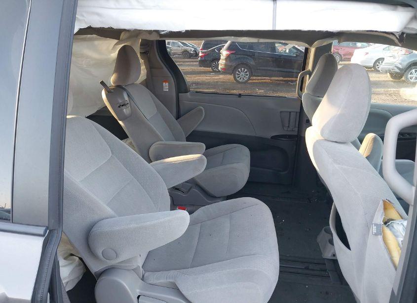 Photo 8 of 2015 Toyota Sienna LE 8 PASSENGER (VIN 5TDKK3DC6FS607437)