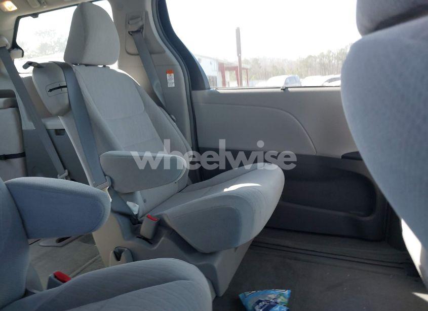Photo 8 of 2016 Toyota Sienna LE 8 PASSENGER (VIN 5TDKK3DC6GS696573)