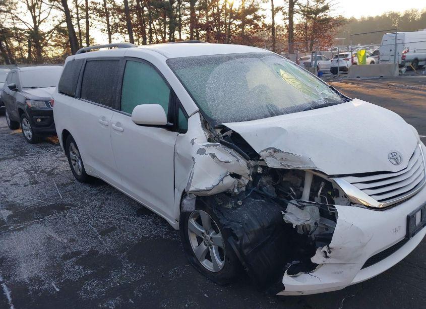 2016 Toyota Sienna LE 8 PASSENGER (VIN 5TDKK3DC6GS698498) main photo