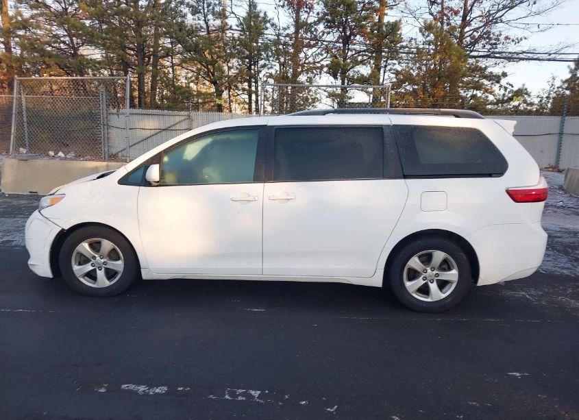Photo 14 of 2016 Toyota Sienna LE 8 PASSENGER (VIN 5TDKK3DC6GS698498)