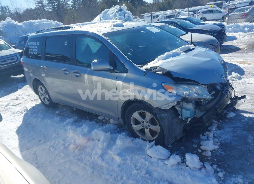 2016 Toyota Sienna LE 8 PASSENGER (VIN 5TDKK3DC6GS711315) main photo