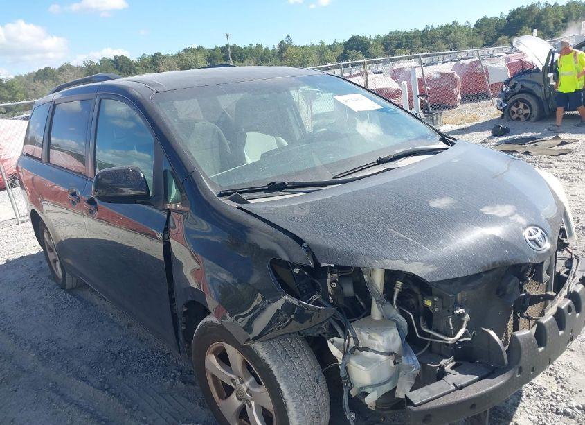 2016 Toyota Sienna LE 8 PASSENGER (VIN 5TDKK3DC6GS736179) main photo