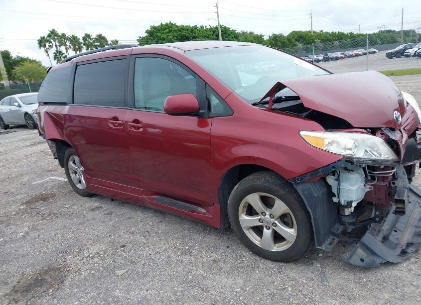 2016 Toyota Sienna LE 7 PASSENGER (VIN 5TDKK3DC6GS760644) main photo