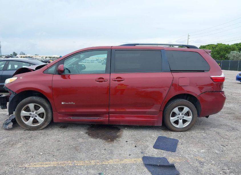 Photo 14 of 2016 Toyota Sienna LE 7 PASSENGER (VIN 5TDKK3DC6GS760644)