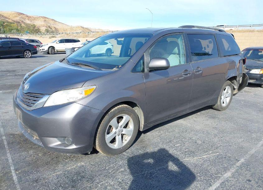 Photo 2 of 2016 Toyota Sienna LE 8 PASSENGER (VIN 5TDKK3DC6GS764533)