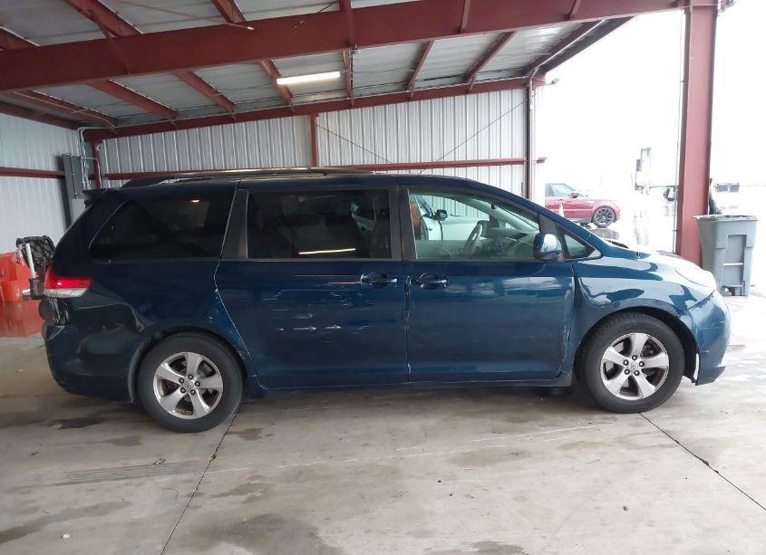 Photo 13 of 2011 Toyota Sienna LE V6 (VIN 5TDKK3DC7BS025843)