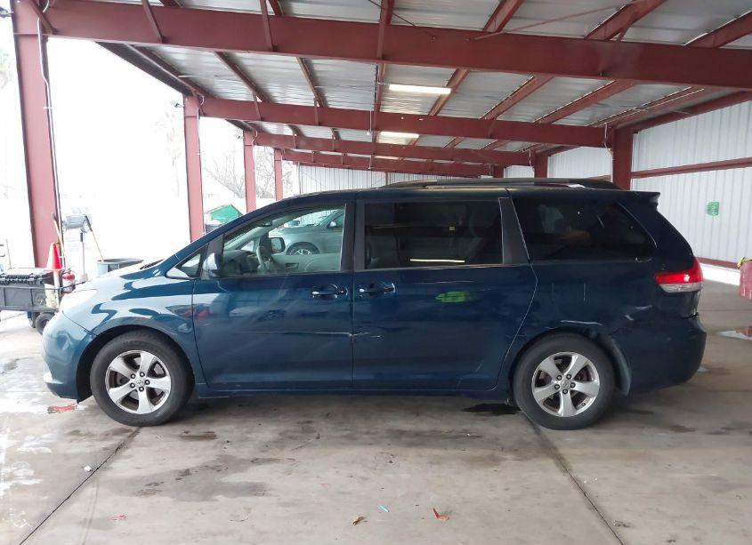 Photo 14 of 2011 Toyota Sienna LE V6 (VIN 5TDKK3DC7BS025843)