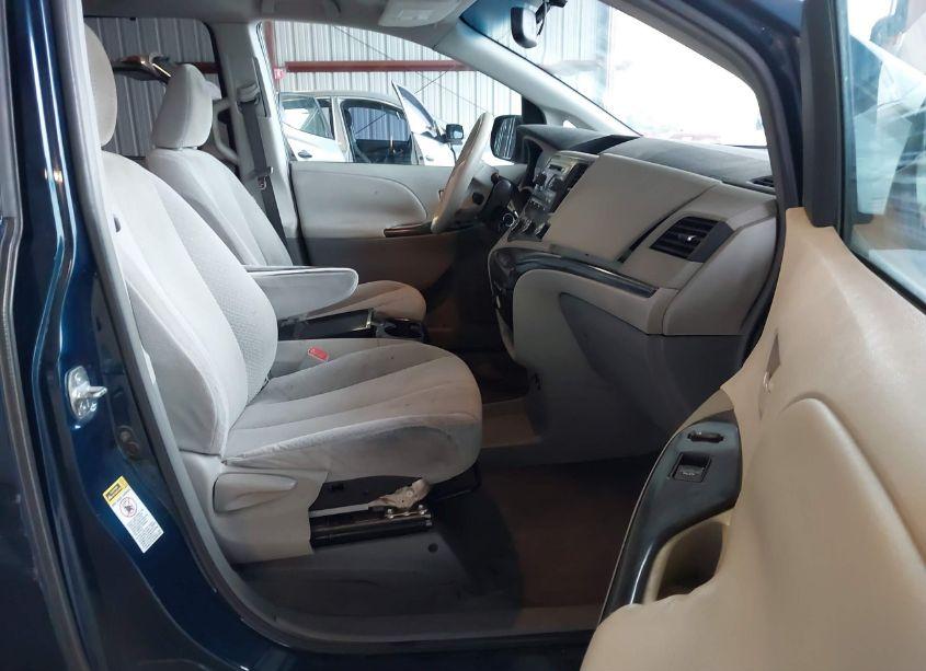 Photo 5 of 2011 Toyota Sienna LE V6 (VIN 5TDKK3DC7BS025843)