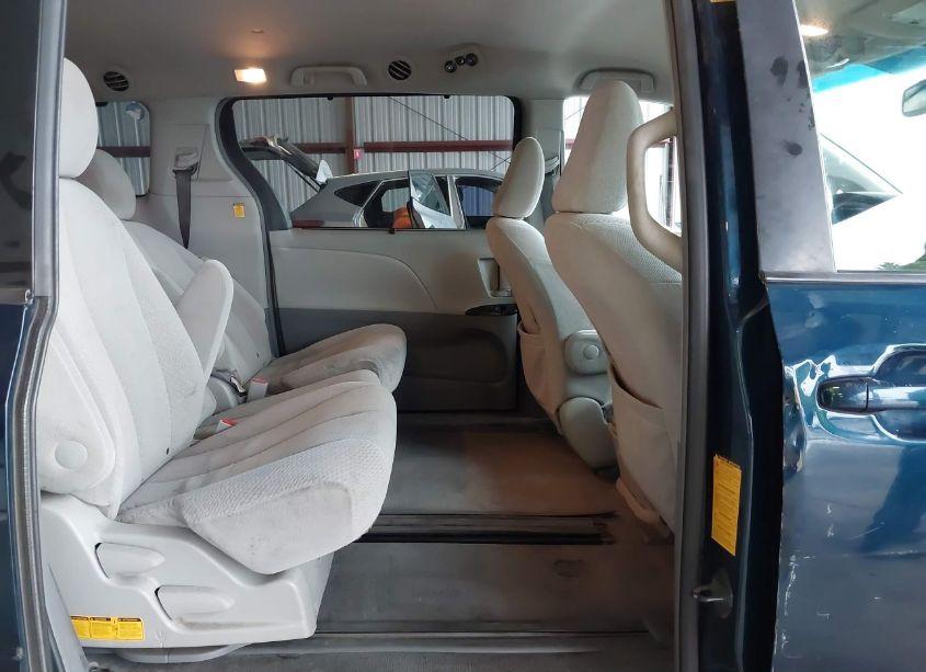 Photo 8 of 2011 Toyota Sienna LE V6 (VIN 5TDKK3DC7BS025843)