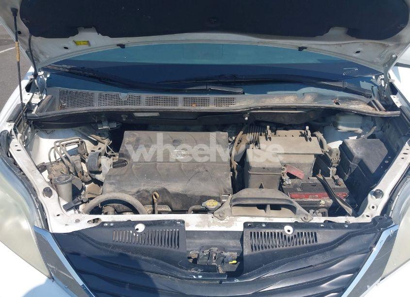 Photo 10 of 2011 Toyota Sienna LE V6 (VIN 5TDKK3DC7BS035000)