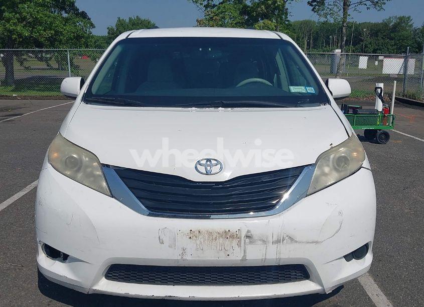 Photo 12 of 2011 Toyota Sienna LE V6 (VIN 5TDKK3DC7BS035000)