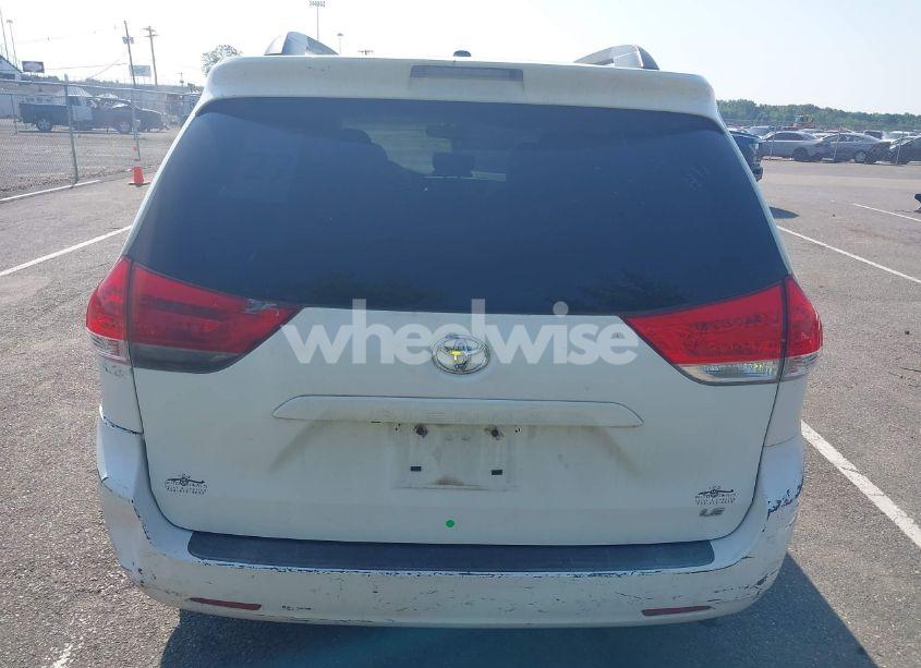 Photo 16 of 2011 Toyota Sienna LE V6 (VIN 5TDKK3DC7BS035000)