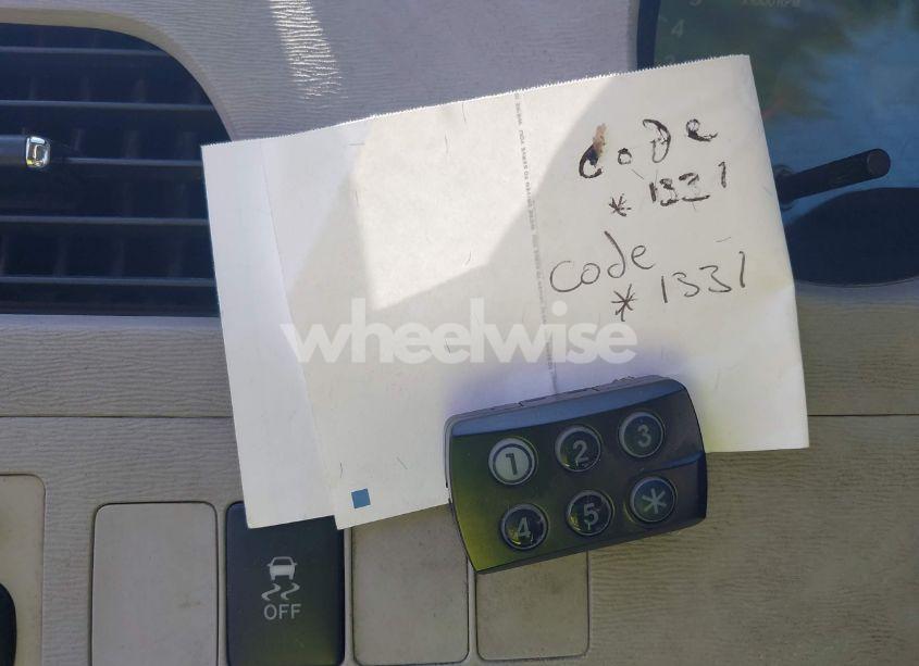 Photo 18 of 2011 Toyota Sienna LE V6 (VIN 5TDKK3DC7BS035000)