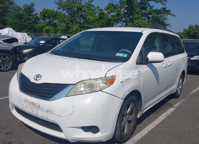 Photo 2 of 2011 Toyota Sienna LE V6 (VIN 5TDKK3DC7BS035000)