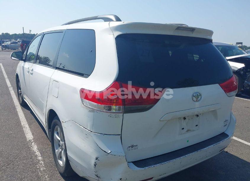 Photo 3 of 2011 Toyota Sienna LE V6 (VIN 5TDKK3DC7BS035000)