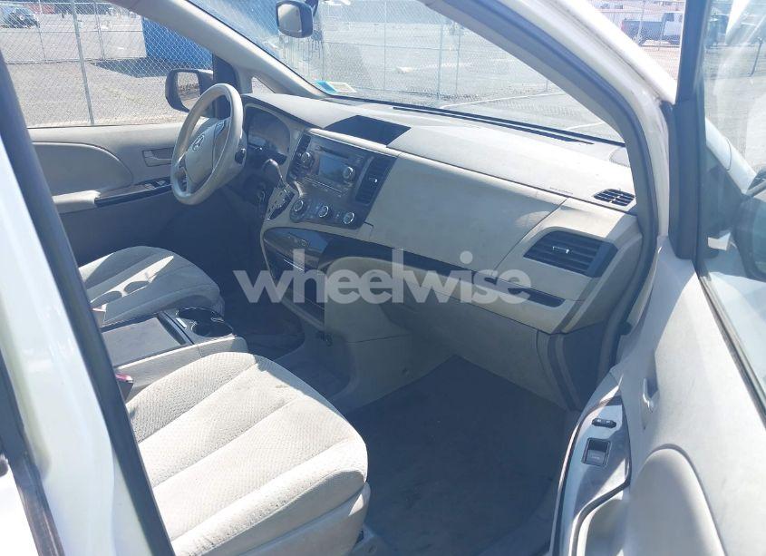 Photo 5 of 2011 Toyota Sienna LE V6 (VIN 5TDKK3DC7BS035000)