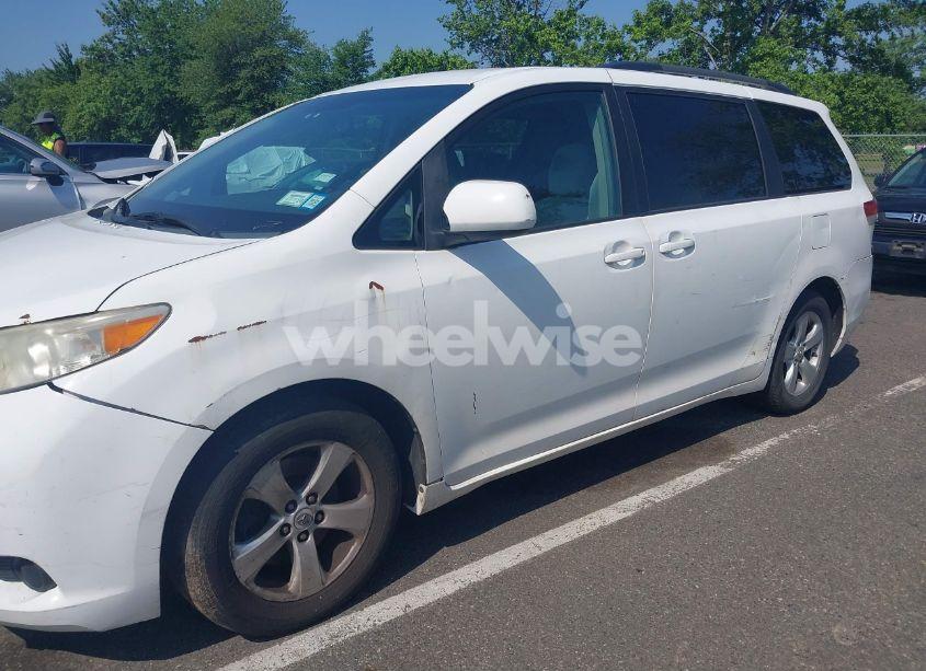 Photo 6 of 2011 Toyota Sienna LE V6 (VIN 5TDKK3DC7BS035000)