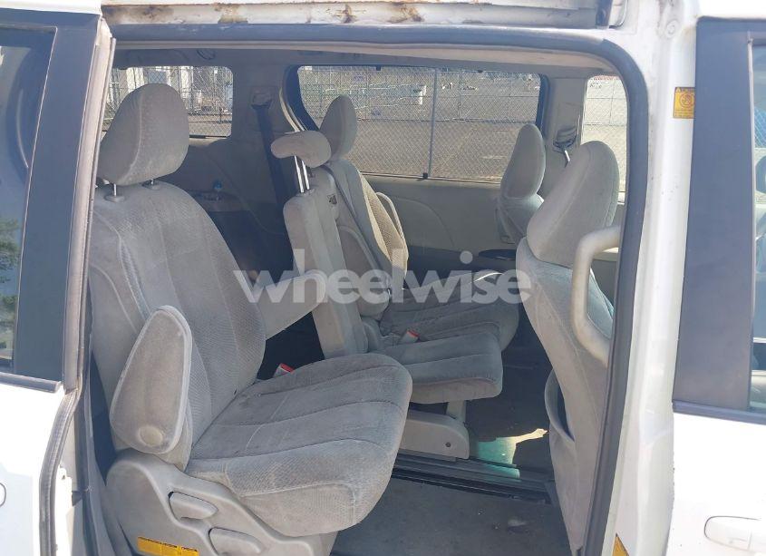 Photo 8 of 2011 Toyota Sienna LE V6 (VIN 5TDKK3DC7BS035000)