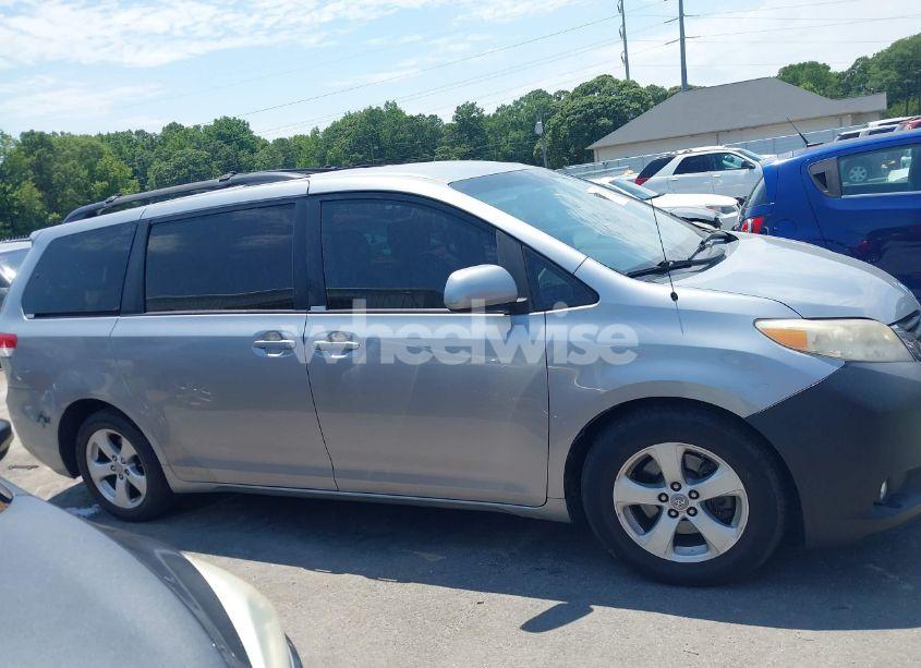 Photo 13 of 2011 Toyota Sienna LE V6 (VIN 5TDKK3DC7BS037510)
