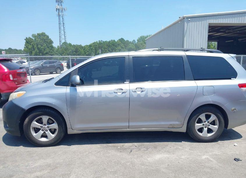 Photo 14 of 2011 Toyota Sienna LE V6 (VIN 5TDKK3DC7BS037510)