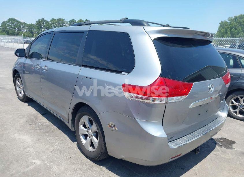 Photo 3 of 2011 Toyota Sienna LE V6 (VIN 5TDKK3DC7BS037510)