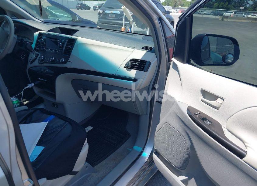 Photo 5 of 2011 Toyota Sienna LE V6 (VIN 5TDKK3DC7BS037510)