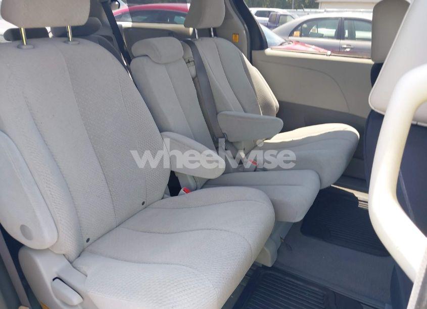 Photo 8 of 2011 Toyota Sienna LE V6 (VIN 5TDKK3DC7BS037510)