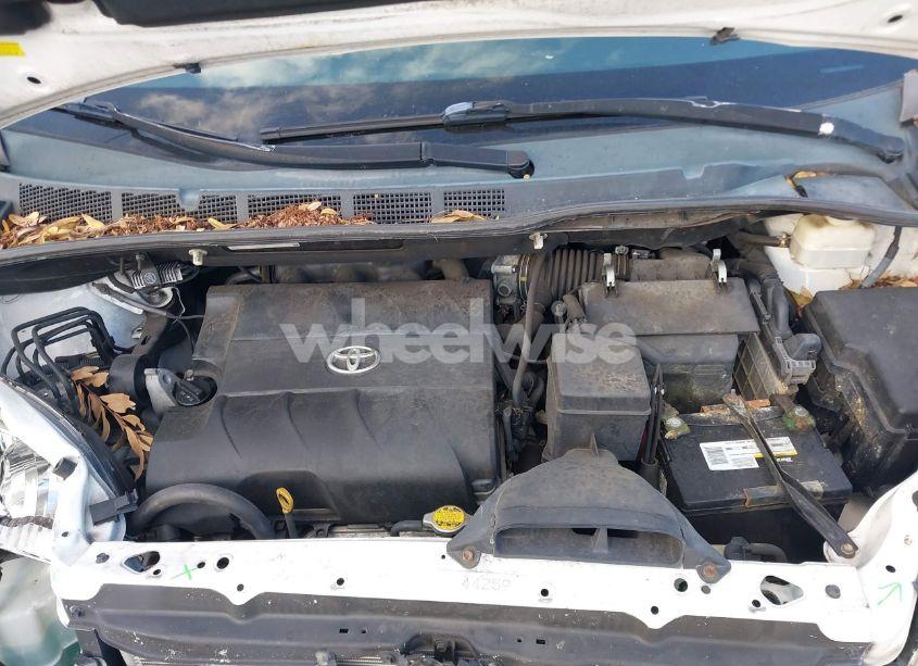 Photo 10 of 2011 Toyota Sienna LE V6 (VIN 5TDKK3DC7BS047227)