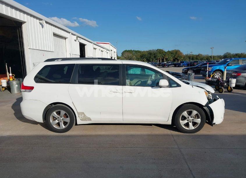 Photo 13 of 2011 Toyota Sienna LE V6 (VIN 5TDKK3DC7BS047227)