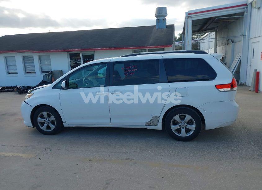 Photo 14 of 2011 Toyota Sienna LE V6 (VIN 5TDKK3DC7BS047227)