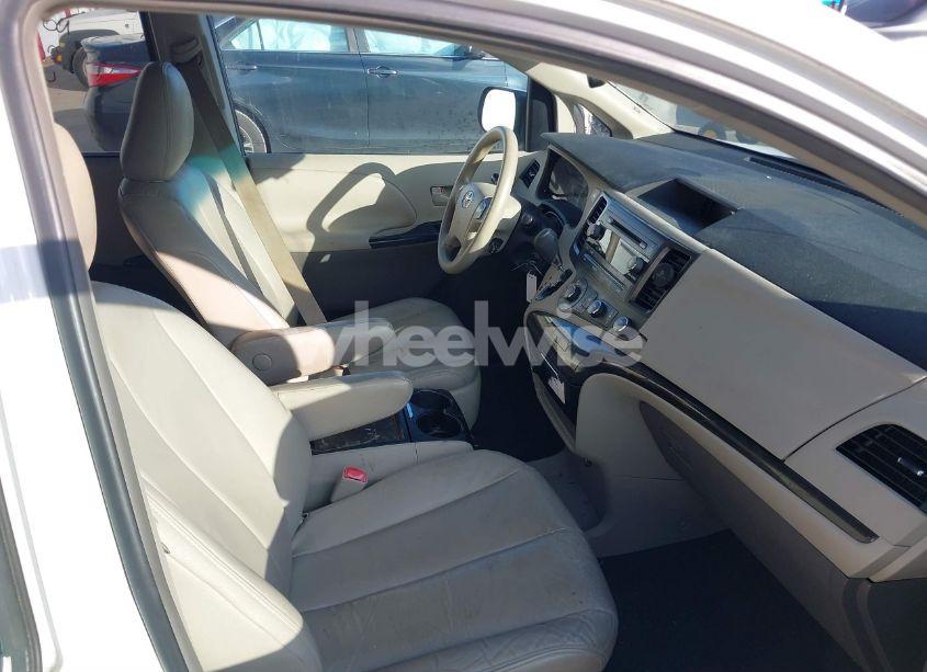 Photo 5 of 2011 Toyota Sienna LE V6 (VIN 5TDKK3DC7BS047227)